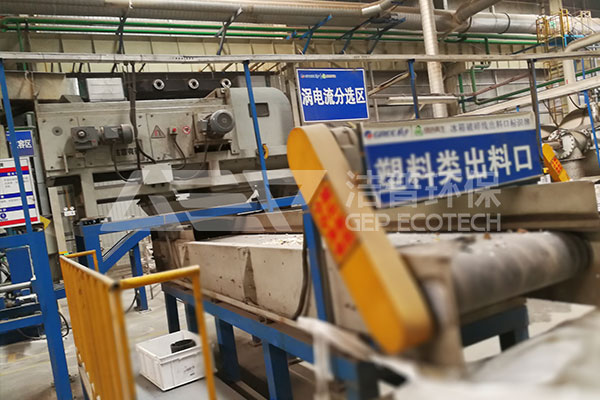 智能電子垃圾破碎機生產(chǎn)線,舊家電拆解破碎處理流程現(xiàn)場