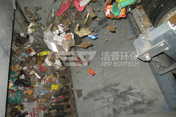 智能生活垃圾破碎機(jī)生產(chǎn)線,城市生活垃圾焚燒預(yù)處理系統(tǒng)現(xiàn)場